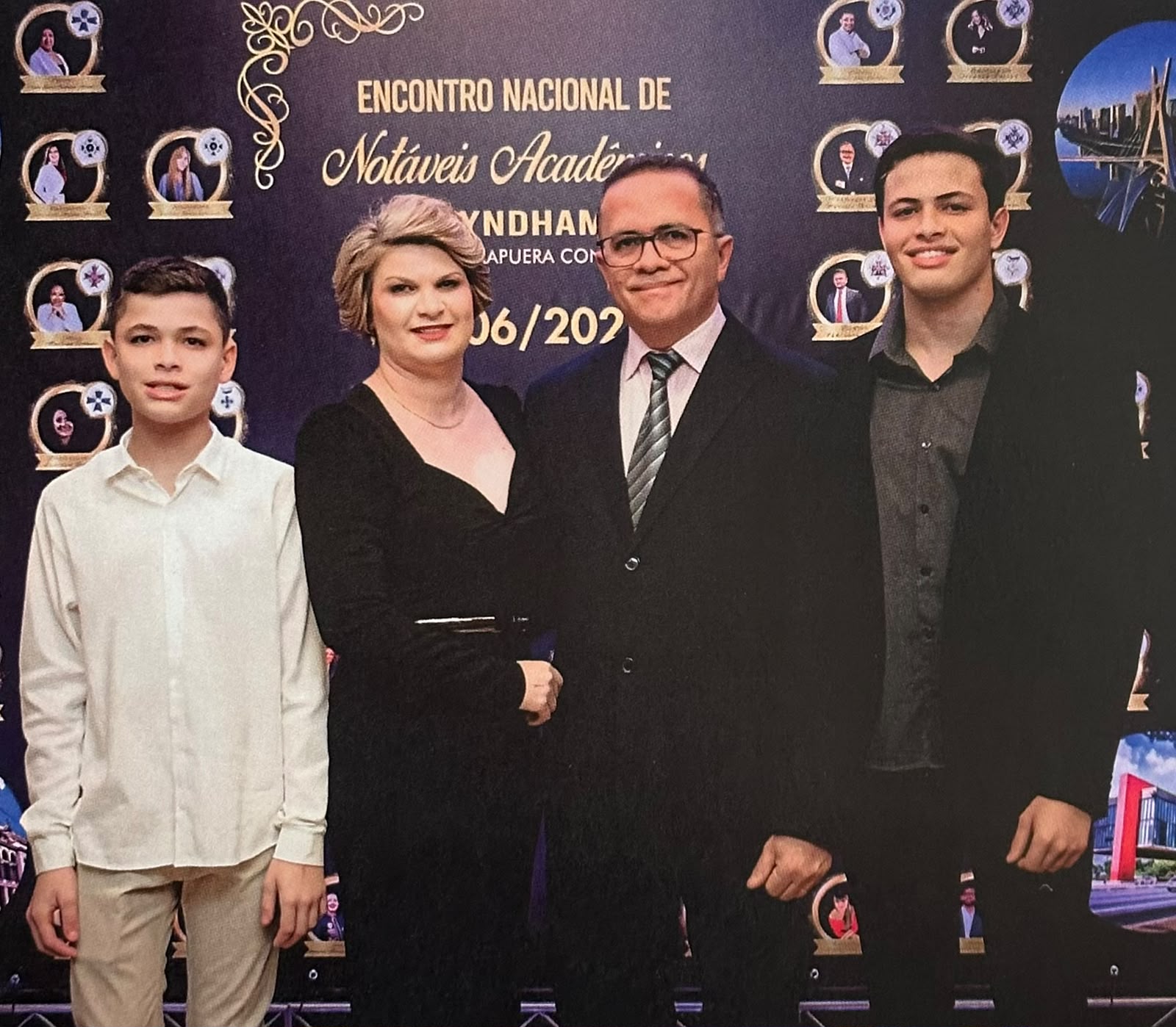 Nilson Manoel dos Santos com a família no Encontro Nacional de Notáveis Acadêmicos, em 2025